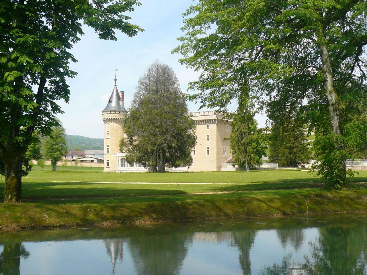 PRICE REDUCED – Only a 45 min drive from Geneva (90 km) or 10 mins by helic