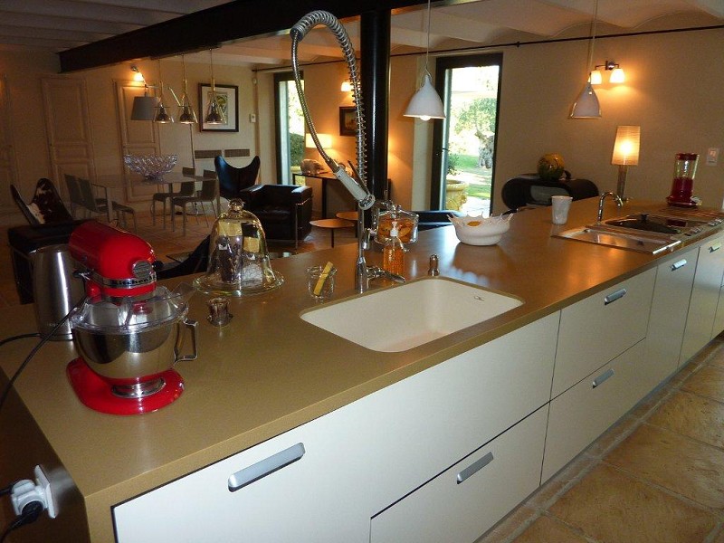 PRICE REDUCED – Located just 10 minutes from the city centre, 15 minutes fr