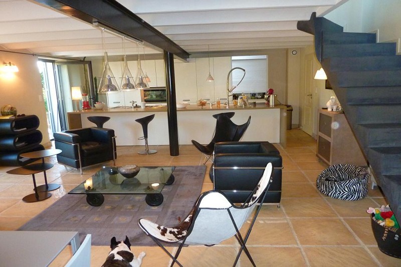 PRICE REDUCED – Located just 10 minutes from the city centre, 15 minutes fr