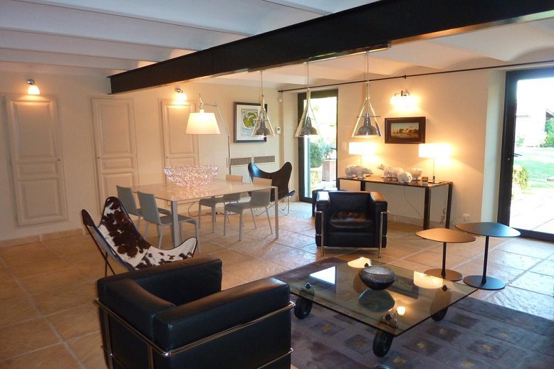 PRICE REDUCED – Located just 10 minutes from the city centre, 15 minutes fr