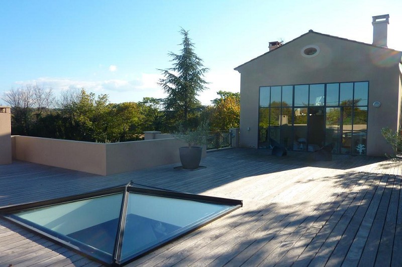 PRICE REDUCED – Located just 10 minutes from the city centre, 15 minutes fr