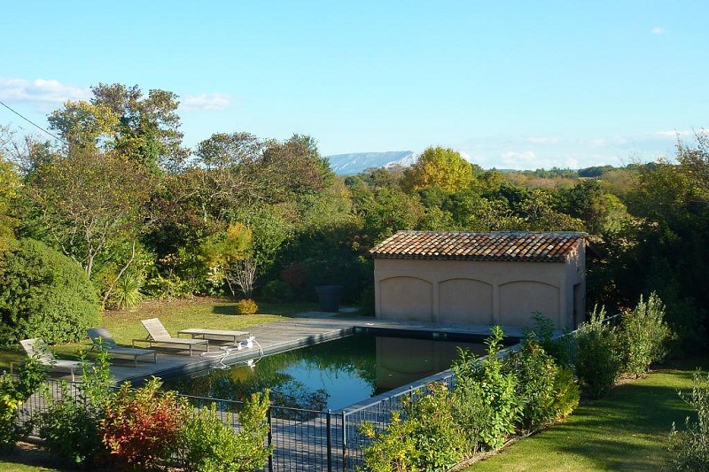 PRICE REDUCED – Located just 10 minutes from the city centre, 15 minutes fr