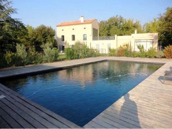 PRICE REDUCED – Located just 10 minutes from the city centre, 15 minutes fr