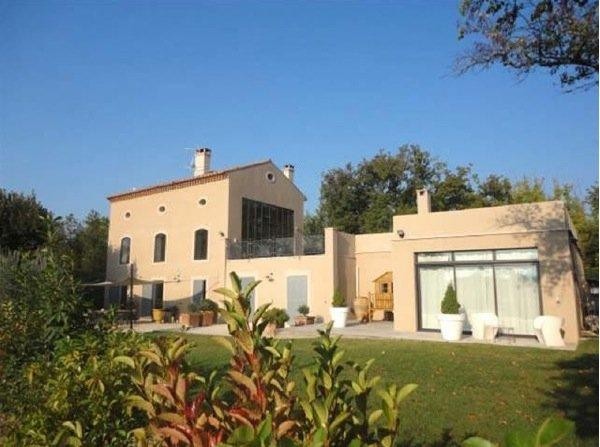 PRICE REDUCED – Located just 10 minutes from the city centre, 15 minutes fr