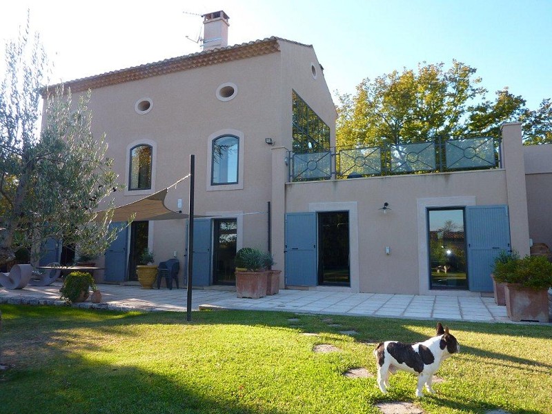 PRICE REDUCED – Located just 10 minutes from the city centre, 15 minutes fr