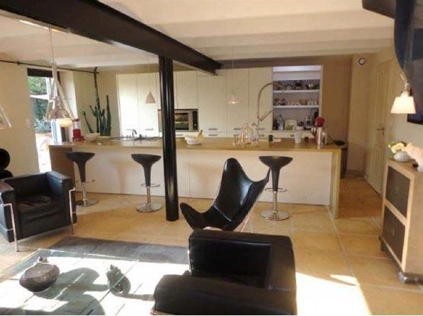 PRICE REDUCED – Located just 10 minutes from the city centre, 15 minutes fr