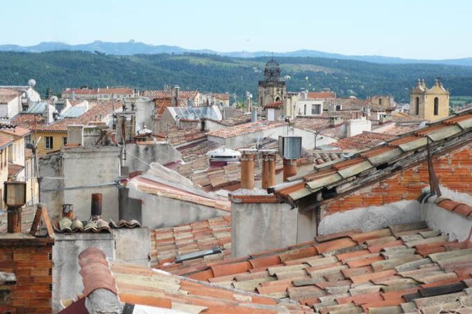 In the historical centre of Aix-en-Provence, a charming apartment of approx