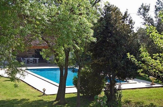 PRICE REDUCED – This property runs overs 1.5 hectares and offers a 19th Cen