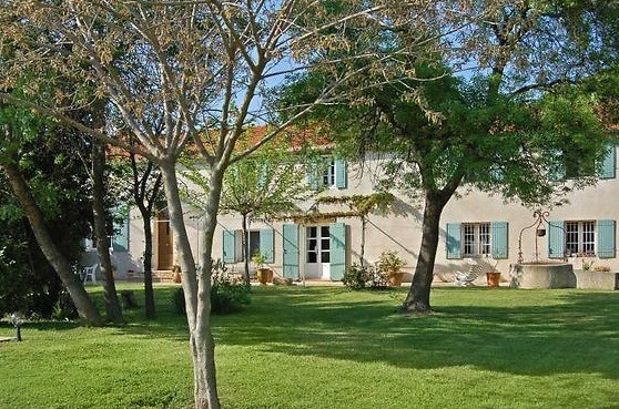 PRICE REDUCED – This property runs overs 1.5 hectares and offers a 19th Cen