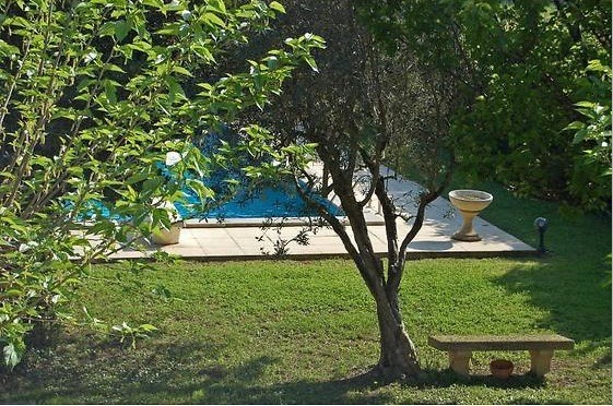 PRICE REDUCED – This property runs overs 1.5 hectares and offers a 19th Cen