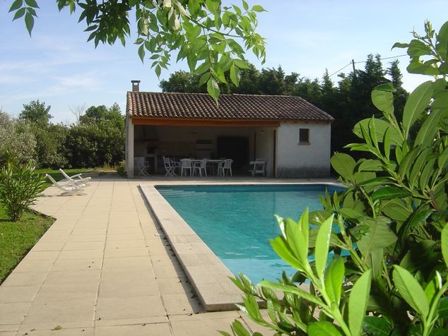 PRICE REDUCED – This property runs overs 1.5 hectares and offers a 19th Cen