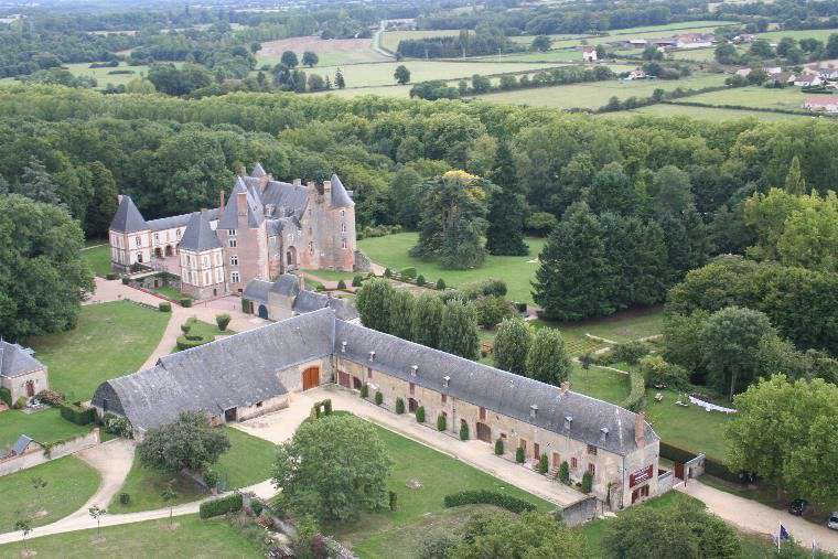 Located 170km South of Paris, not far from Burgundy, in Aubigny sur Nere an