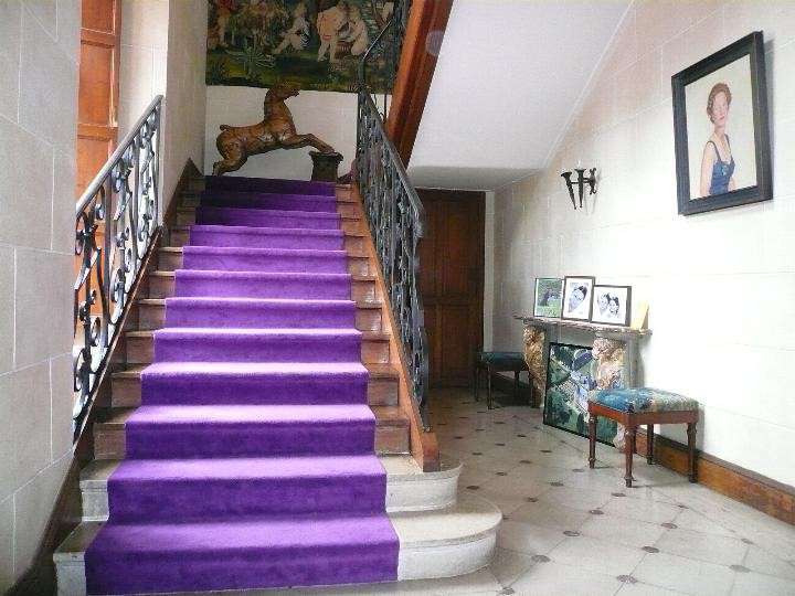 Located 170km South of Paris, not far from Burgundy, in Aubigny sur Nere an