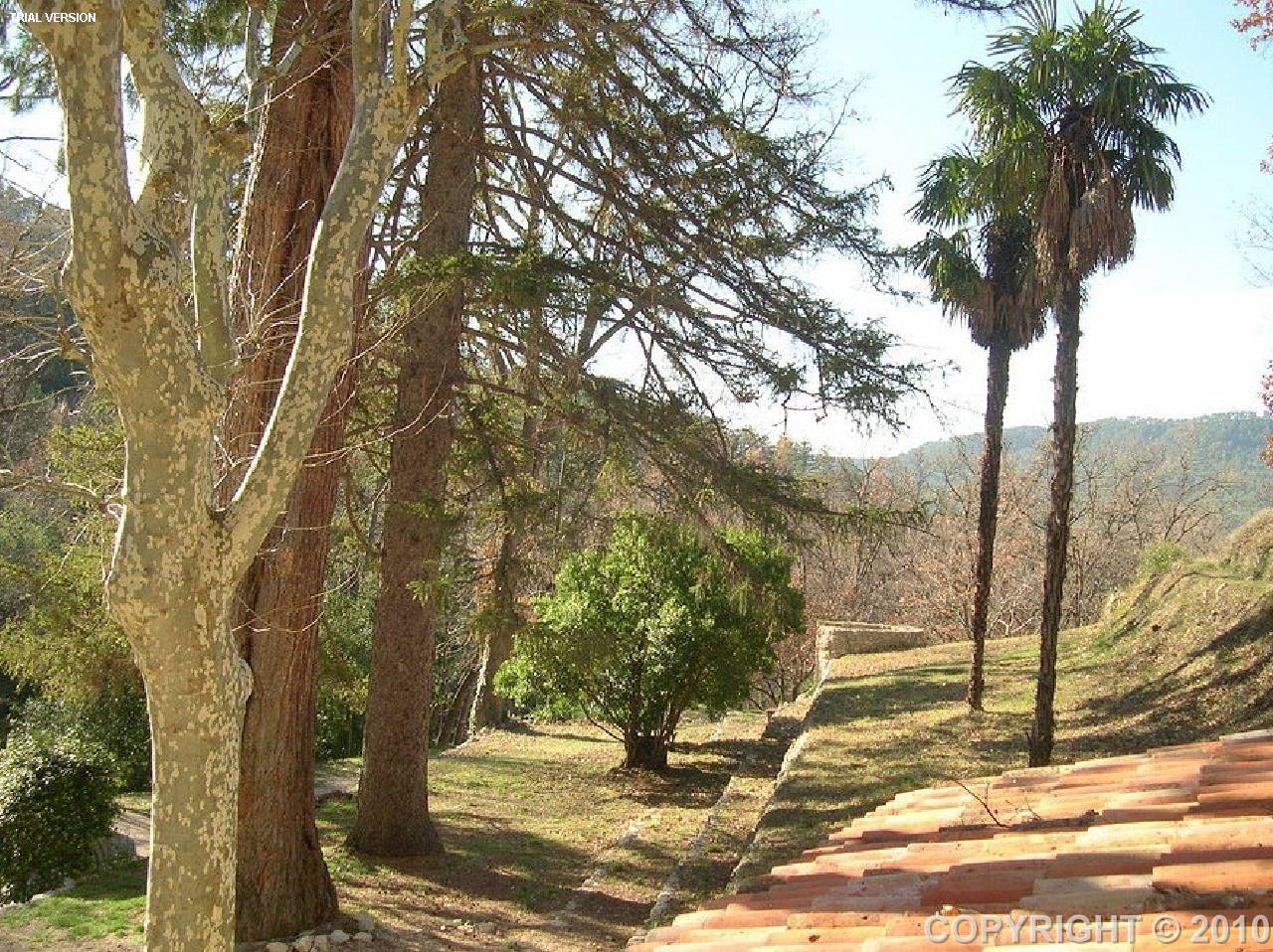 Just 2 minutes away from Moustiers Sainte Marie, in beautiful countryside,