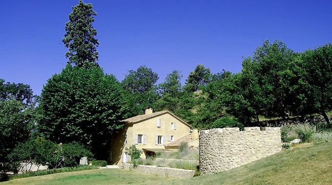 Just 2 minutes away from Moustiers Sainte Marie, in beautiful countryside,