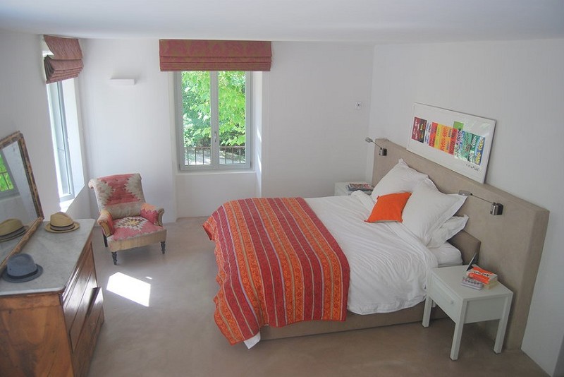 Just 2 minutes away from Moustiers Sainte Marie, in beautiful countryside,