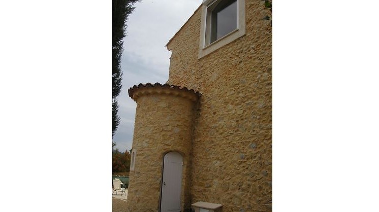 PRICE REDUCED – At the entrance of Greoux les Bains, 18th Century tastefull