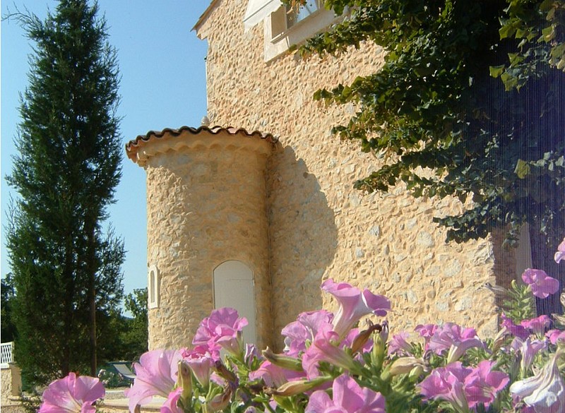 PRICE REDUCED – At the entrance of Greoux les Bains, 18th Century tastefull