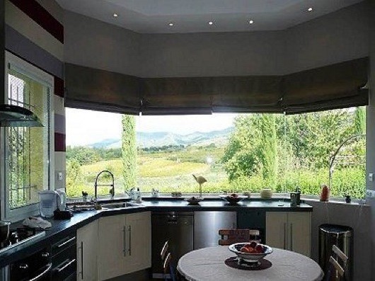 PRICE REDUCED – Beautiful villa on a fenced and landscaped gardens of 5,100