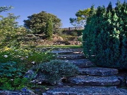 PRICE REDUCED – Beautiful villa on a fenced and landscaped gardens of 5,100