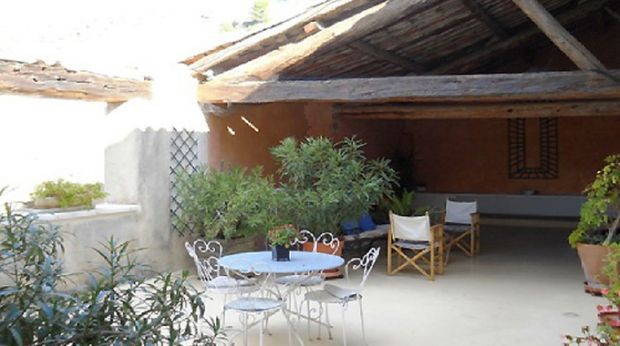 30 minutes away from Aix en Provence and 35 minutes from the TGV station in