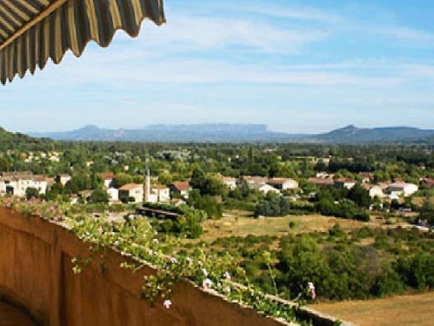30 minutes away from Aix en Provence and 35 minutes from the TGV station in