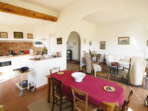 30 minutes away from Aix en Provence and 35 minutes from the TGV station in