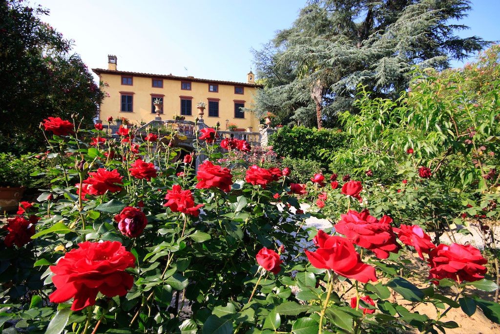 10 bedroom Villa for sale with panoramic view in Lucca, Tuscany