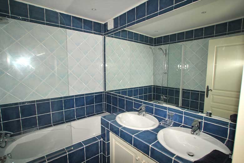 Attached South facing 2 bedroom villa, in a secure residence, just 400m fro