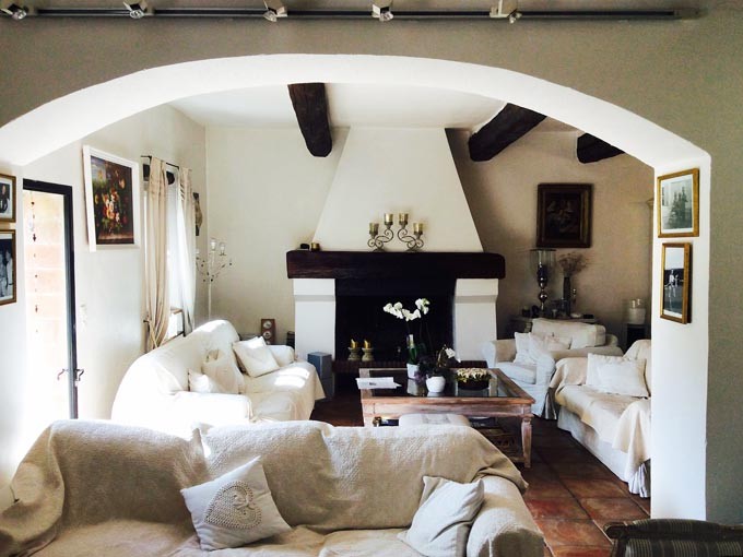 Steeped in history, this 17th Century Manor house is located close to the v