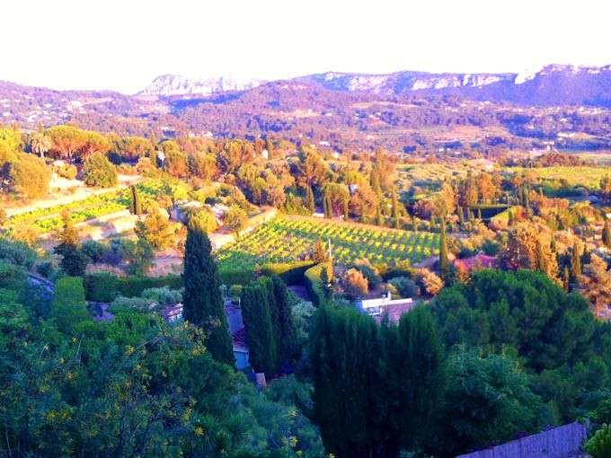 Steeped in history, this 17th Century Manor house is located close to the v