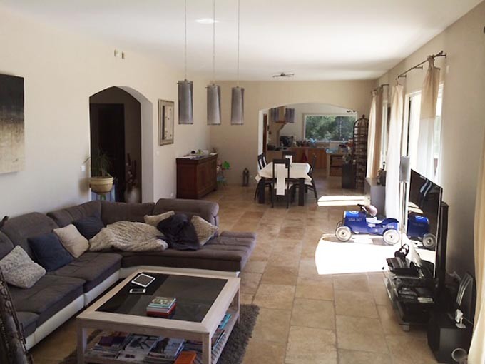 This is a delightful villa In a quiet area, overlooking the countryside and