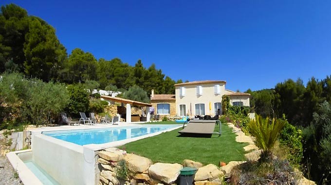 This is a delightful villa In a quiet area, overlooking the countryside and