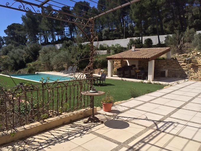 This is a delightful villa In a quiet area, overlooking the countryside and