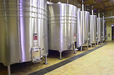 Superb wine producing estate, set within over 20 hectares of land.Living ac