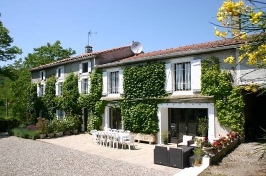 In the Mirepoix area, an attractive Mas dating back to the eighteenth centu