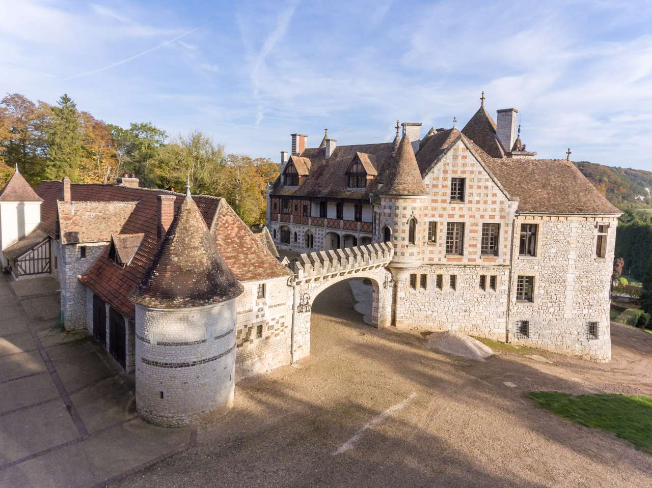 Spectacular castle located west of Paris, in Normandy, only 100km from Pari