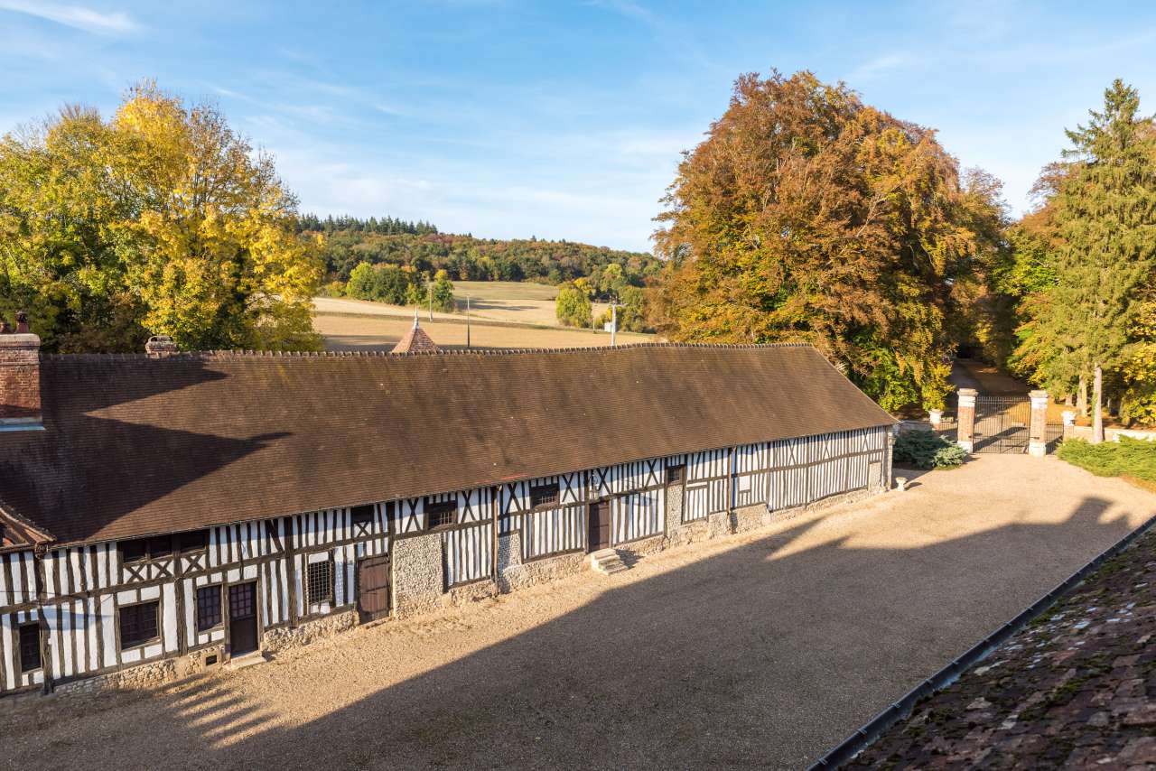 Spectacular castle located west of Paris, in Normandy, only 100km from Pari