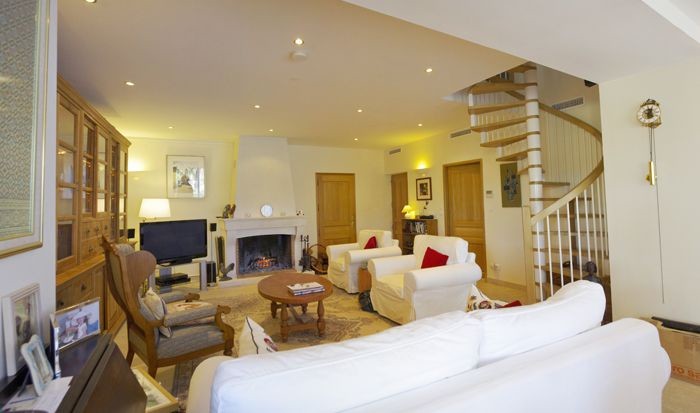 Attractive and versatile property which has been newly renovated with care