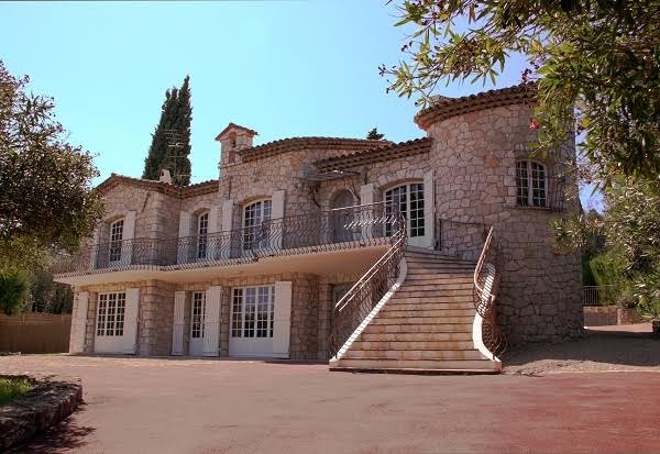 An impressive villa made of natural stone which consists of a unique proven