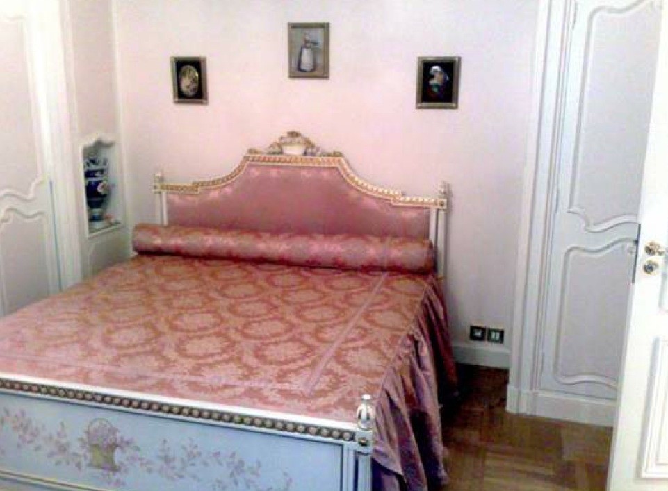 Rare opportunity to purchase a superb 2 bedroom apartment in an exclusive s