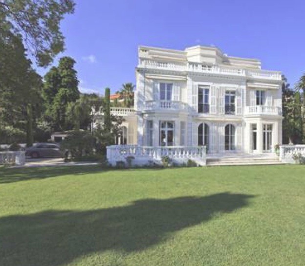 PRICE REDUCED – A stylish classical property dating back to 1865 and situat