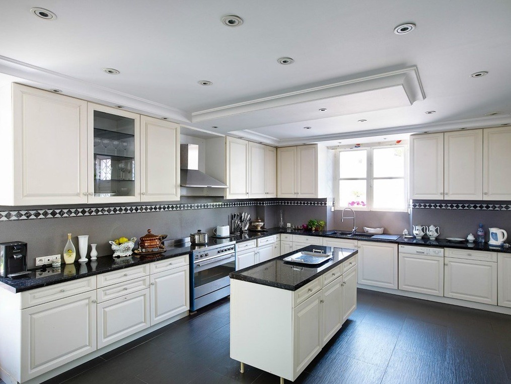 PRICE REDUCED – A stylish classical property dating back to 1865 and situat