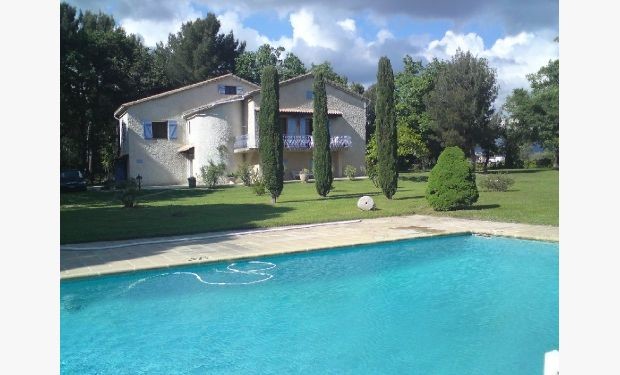 Beautiful Provencal villa in the southern Luberon area, just 5km from the f