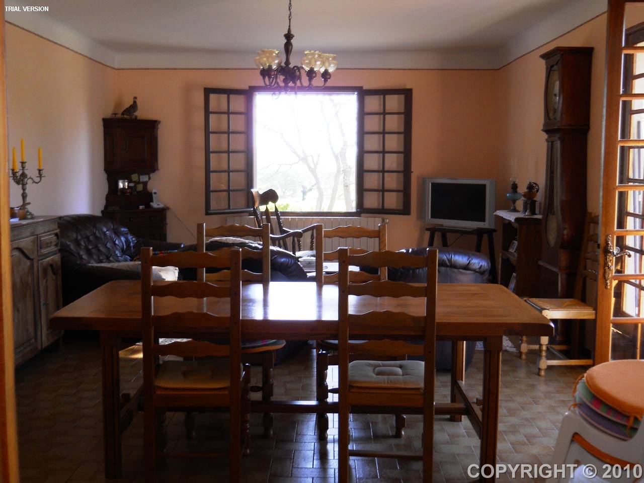 Beautiful Provencal villa in the southern Luberon area, just 5km from the f