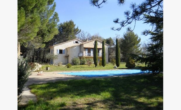 Beautiful Provencal villa in the southern Luberon area, just 5km from the f