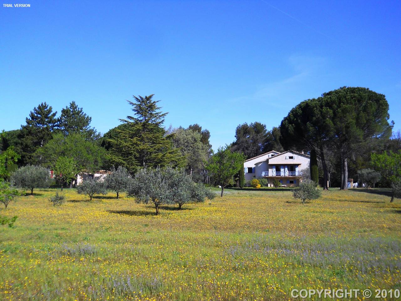 Beautiful Provencal villa in the southern Luberon area, just 5km from the f