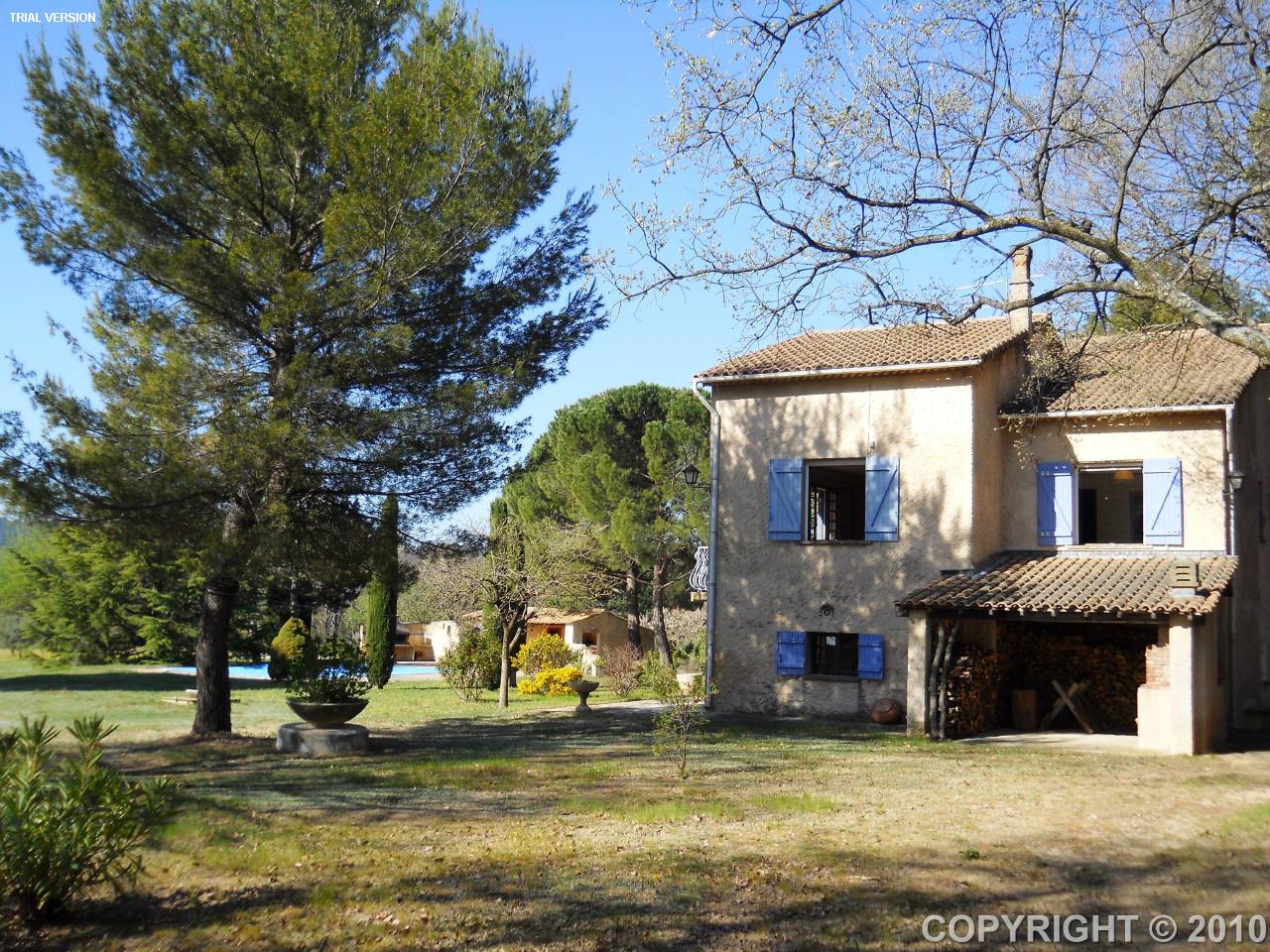 Beautiful Provencal villa in the southern Luberon area, just 5km from the f