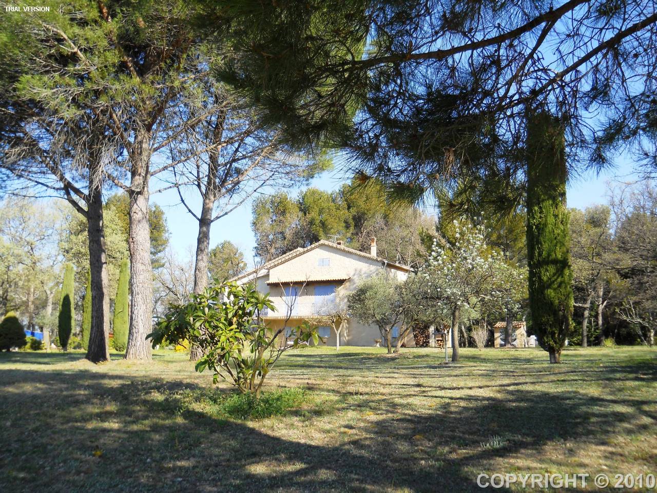 Beautiful Provencal villa in the southern Luberon area, just 5km from the f
