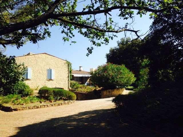 Delightful 3 bedroom villa with swimming pool close to Lourmarin in the Sou